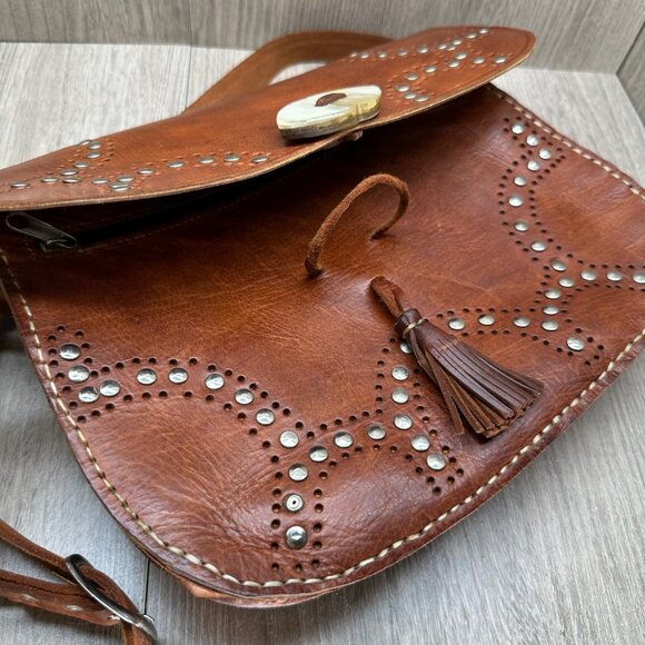 Vintage Studded Shoulder Purse Tassel Flap Adjustable Leather Brown - Picture 4 of 13